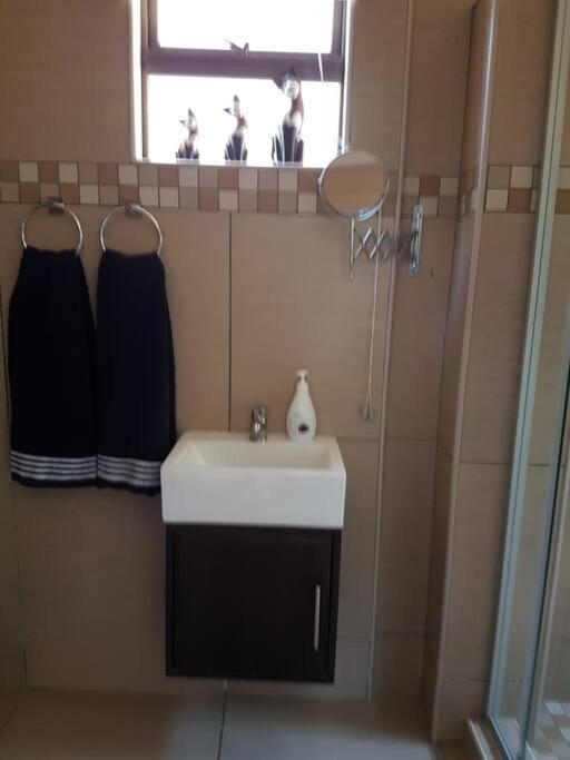 1 Bedroom In Chakas Rock, Holiday home Ballito