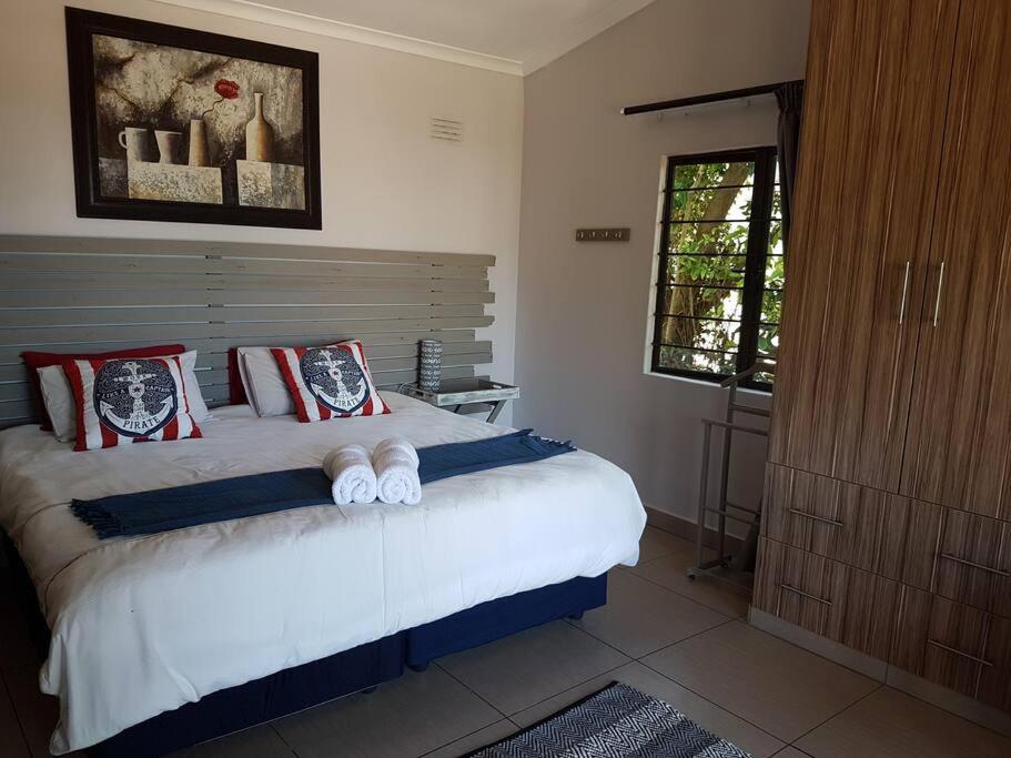 1 Bedroom In Chakas Rock, * Ballito